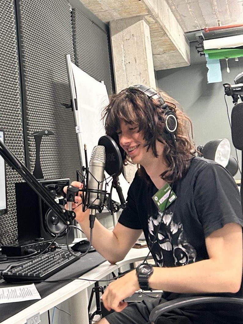 Sam Hobbelink recording in a studio